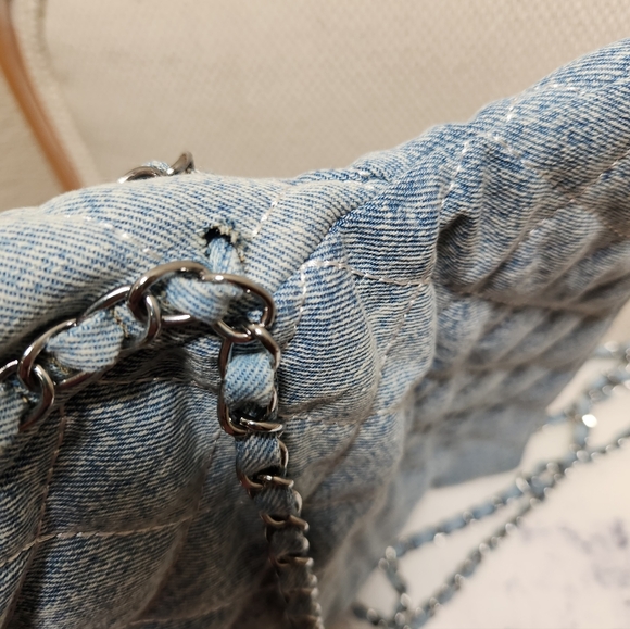 Quilted Demin Shoulder Bag With Chain Straps New No Tag - Picture 7 of 7